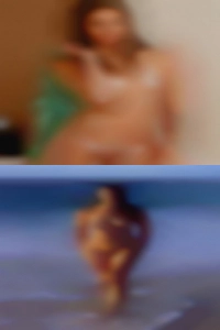 Sunny days at the pussy seaside.